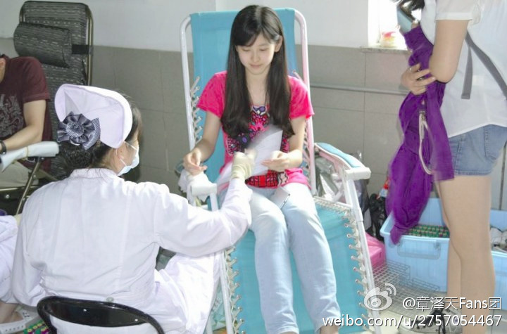 旧照|章泽天献血旧照曝光十分甜美可爱