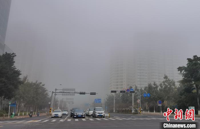 大雾锁椰城 琼州海峡交通管制