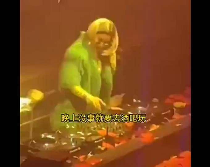 奶奶|太飒了!66岁奶奶酒吧当DJ 这比跳广场舞强太多了