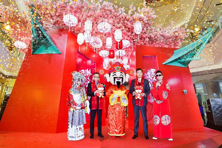 “灯如影 爱成双”重庆IFS打造摩登国风灯影艺术装置