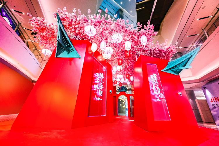 “灯如影 爱成双”重庆IFS打造摩登国风灯影艺术装置