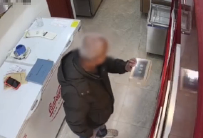 店员|小偷难挡店员推销留下电话被抓获 网友调侃：这智商改行吧