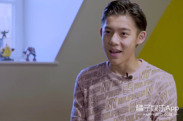 前国脚之子李嗣镕帅出圈，撞脸陈冠希郭富城，冲这颜值想看球了