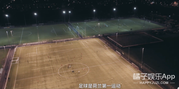 前国脚之子李嗣镕帅出圈，撞脸陈冠希郭富城，冲这颜值想看球了