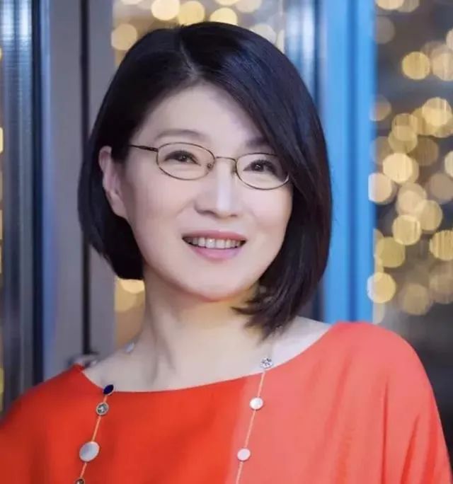 北大学霸夫妻创立「医药界阿里巴巴」，身家超500亿，力压刘强东：这世间最难的，是活着
