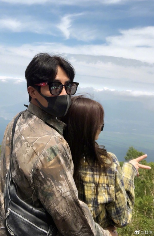 Du Chun carries a wife to join in " mother-in-law and mom 2 " head bask in pull a hand to embrace group photo with wife sweet degree explode watch