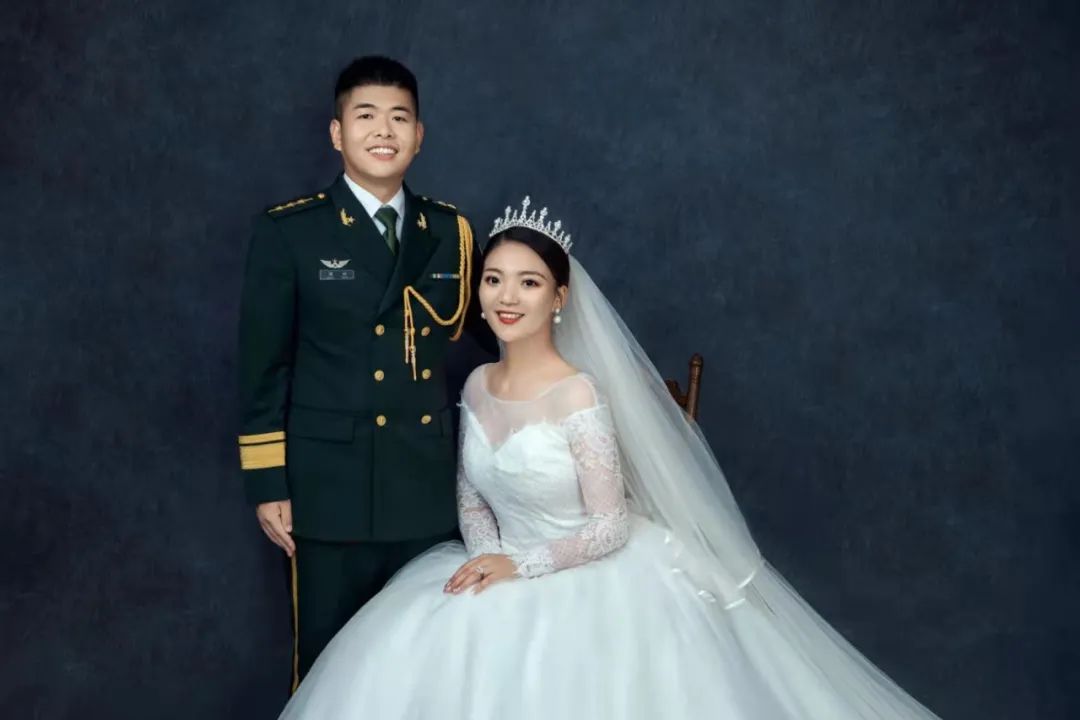大婚当天新郎不在，新娘自驾去了婆家，自己完成了婚礼