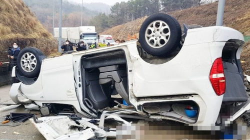 韩国一车祸致中国公民6死4伤：多是中国朝鲜族劳工，疑似雨大轮胎打滑出车祸