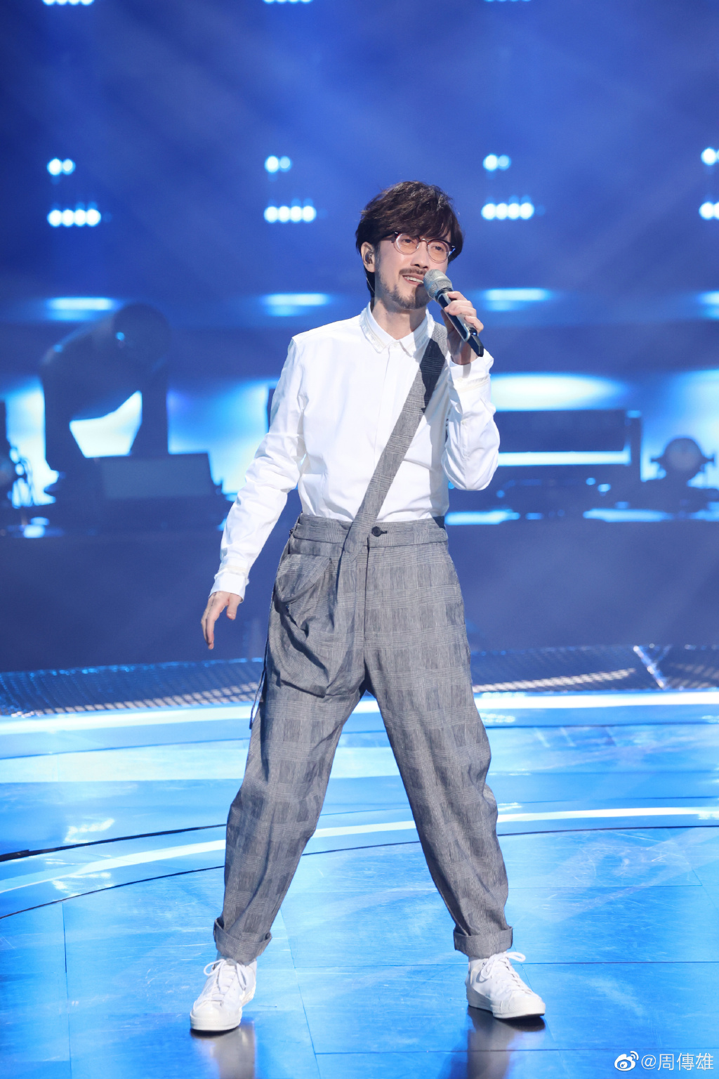 没有|周传雄发文称没有谁应该是谁的导师 是彼此讨论听到音乐不同的理念