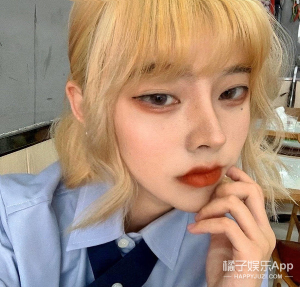 又一美女网红照片翻车这p图技术是我见过最牛的