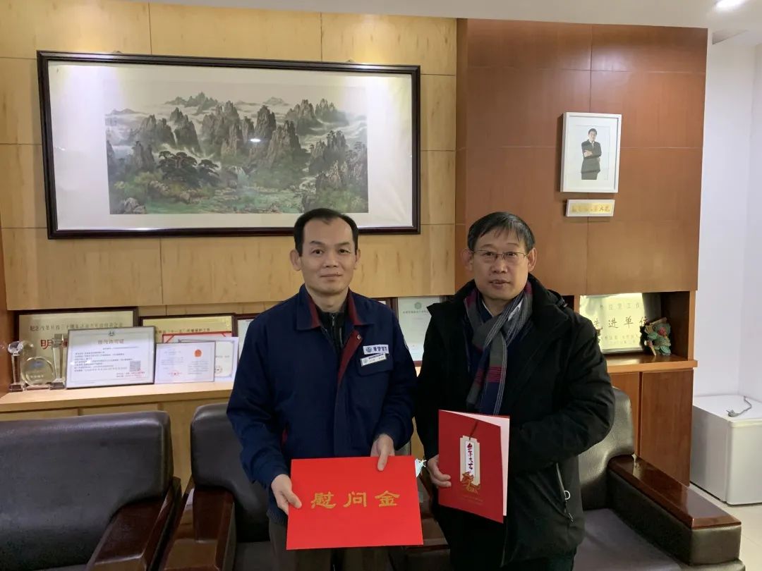 春节前夕，韩利师一行走访慰问专家人才