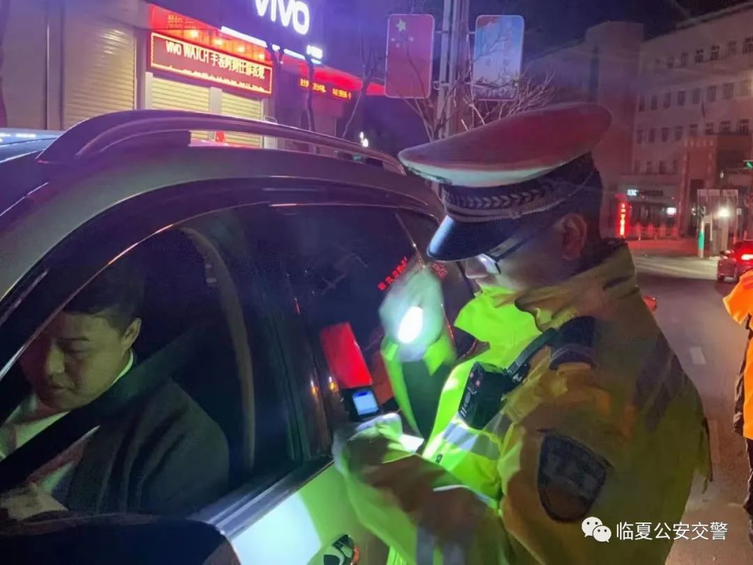 【平安春运 交警同行】临夏公安交警严查酒驾 为平安春运保驾护航