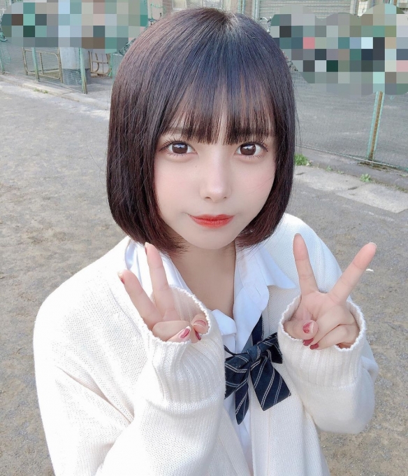 混血短发萝莉！宫崎あみさ身穿制服萌萌大眼直击心脏