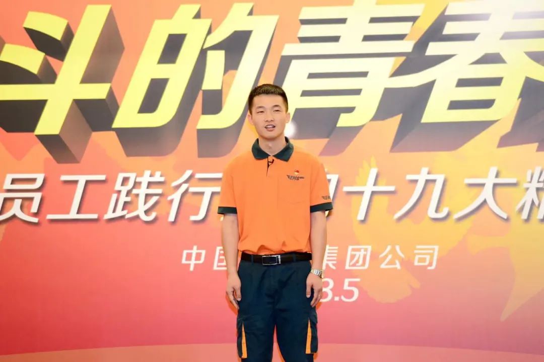 除了春晚舞臺(tái)上，這幾天收快遞你可能也見過他