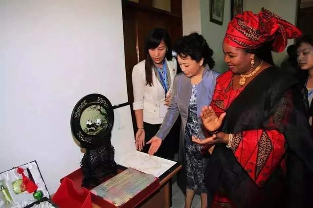 百雀羚VS花西子：谁才是国潮化妆品扛旗者？