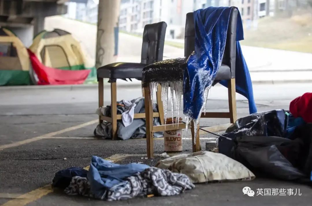 美国德州极寒导致全城大停电…有人冻死摔死，政客们却在打嘴仗？