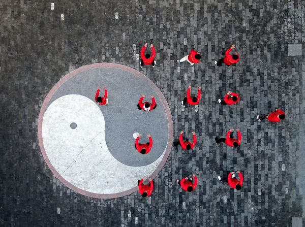 ��ý���£��Ӵ�ͳ�Ļ������й������ۡ�