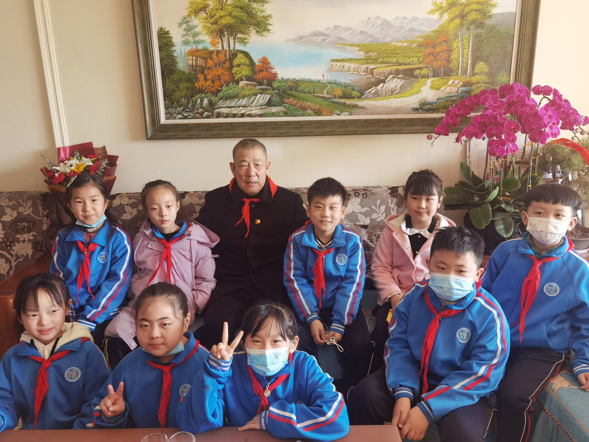 致敬退伍军人，传承红色基因