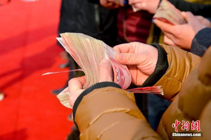 新年涨钱了！多地上调2021年最低工资标准