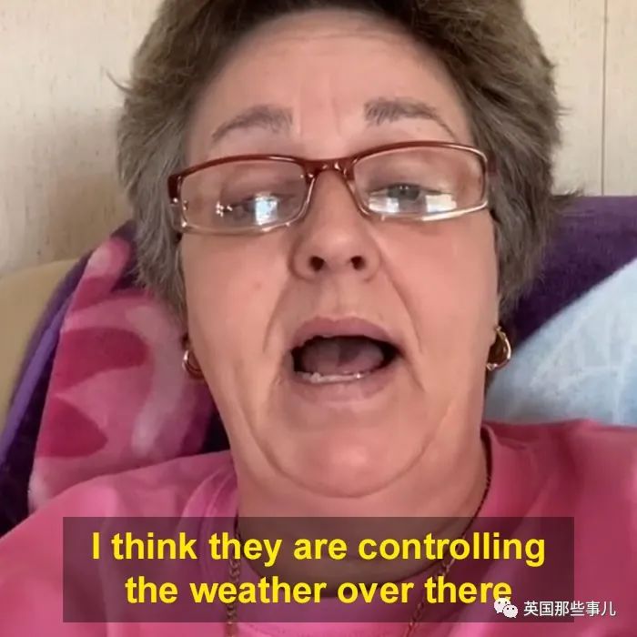 美国人忽然开始流行火烧雪球？他们觉得雪是假