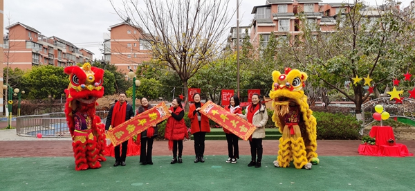 做自己的英雄 德外幼兒園開學(xué)典禮很特別