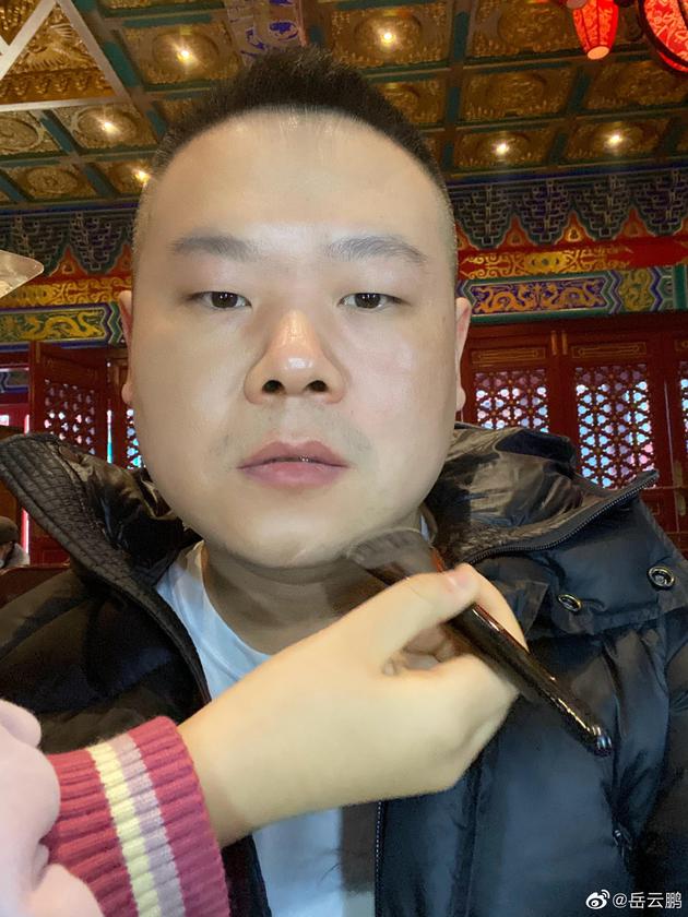 岳云鹏手写一行“谣言”并辟谣，网友打趣：字