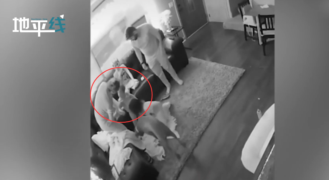 孩子吃东西呛到差点窒息 关键时刻妈妈使出一招