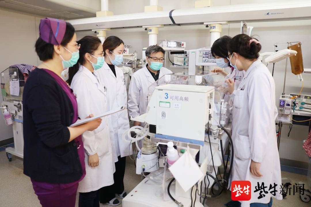 拼尽全力留住你！怀孕29周子宫破了，小宝宝两只脚“踩”进腹腔……