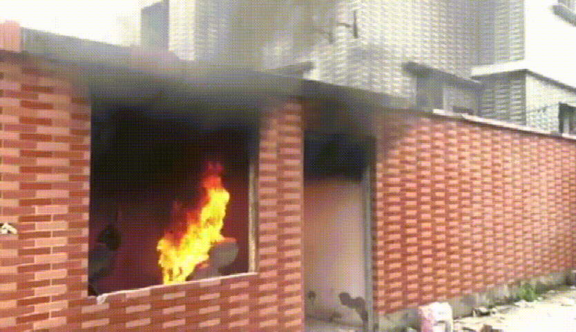 电动自行车起火怎么办？这两款神器看看你家小区有没有