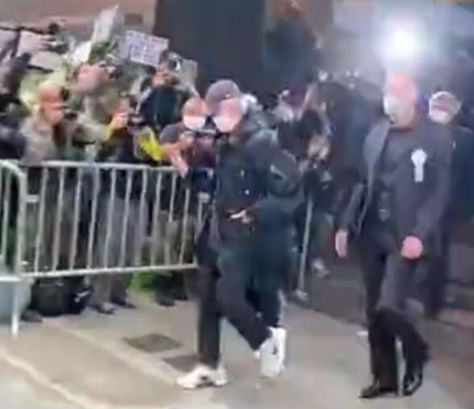 周星驰现身吴孟达葬礼 脸色苍白神情悲戚非常哀伤