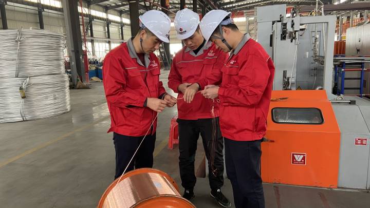 #浙江人有多拼#「17岁，炸猪皮起家，年赚百万；30岁，干腻了，转个行，又赚了几个亿」