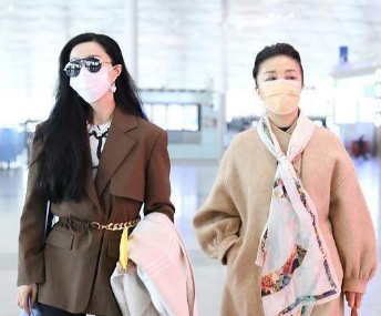 范冰冰疑似隔空喊话李晨，素颜双眼红肿似落泪