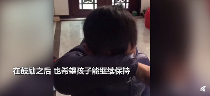 激动|小学生考80多分激动大哭 还说我咋考得这么好呢