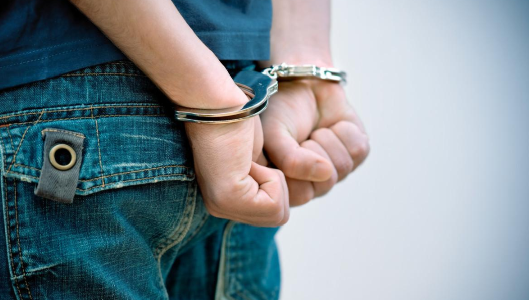 “最低刑责年龄下调”家长别不当回事
