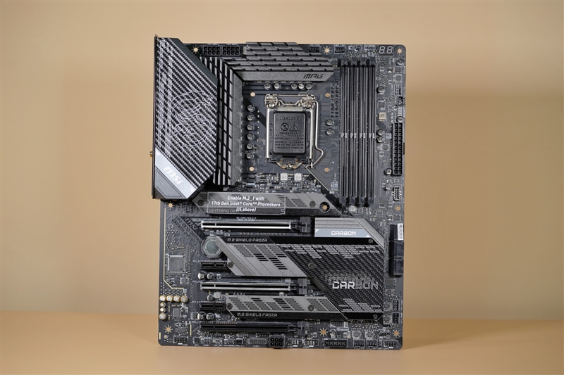 史上最猛的暗黑板！微星MPG Z590 GAMING CARBON WIFI主板评测