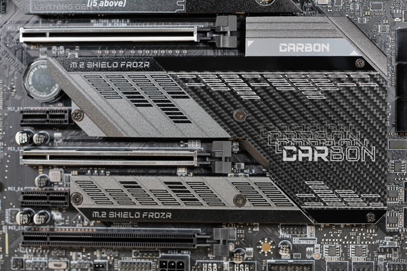 史上最猛的暗黑板！微星MPG Z590 GAMING CARBON WIFI主板评测