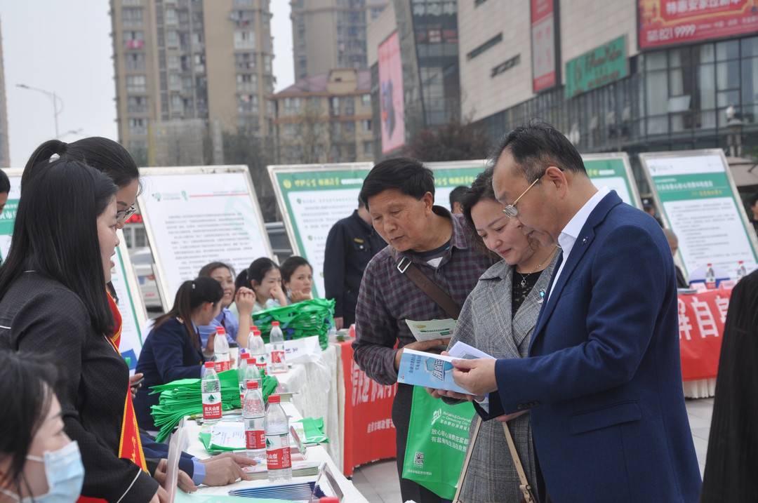 自贡为首批41家放心舒心消费环境创建示范单位授牌