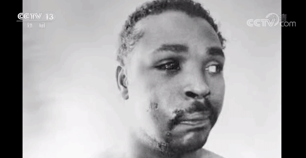 弗洛伊德案开审 美媒称“被送上审判席的是整个