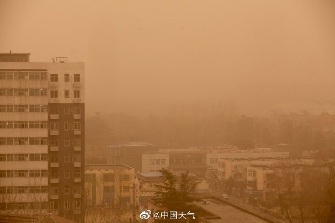北京沙塵來臨漫天橘黃色 今年范圍最廣強度最大！畫面曝光 大風降溫沙塵將齊襲北方
