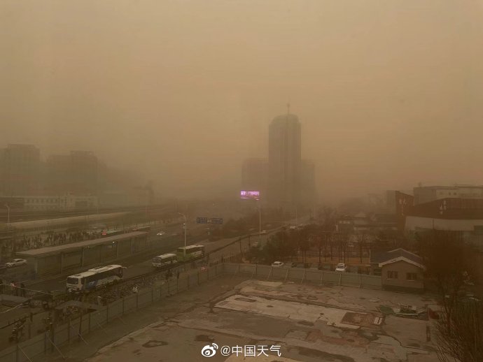 北京沙塵來臨漫天橘黃色 今年范圍最廣強度最大！畫面曝光 大風降溫沙塵將齊襲北方