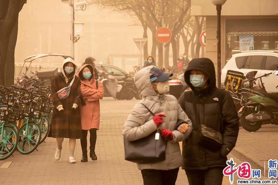 近10年最强沙尘天气来袭！多图直击“复古滤镜”下的京城