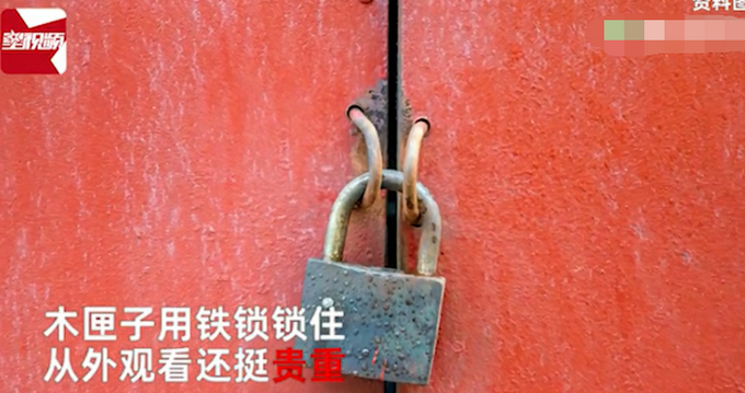 福建男子打扫已故父亲房间发现贵重木盒，打开后立即报警