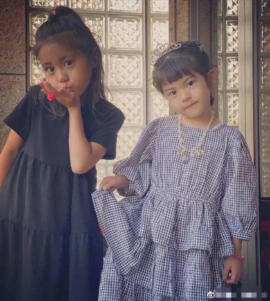 賈靜雯為小女兒慶生，4歲波妞戴皇冠似公主，3個女兒一個比一個美