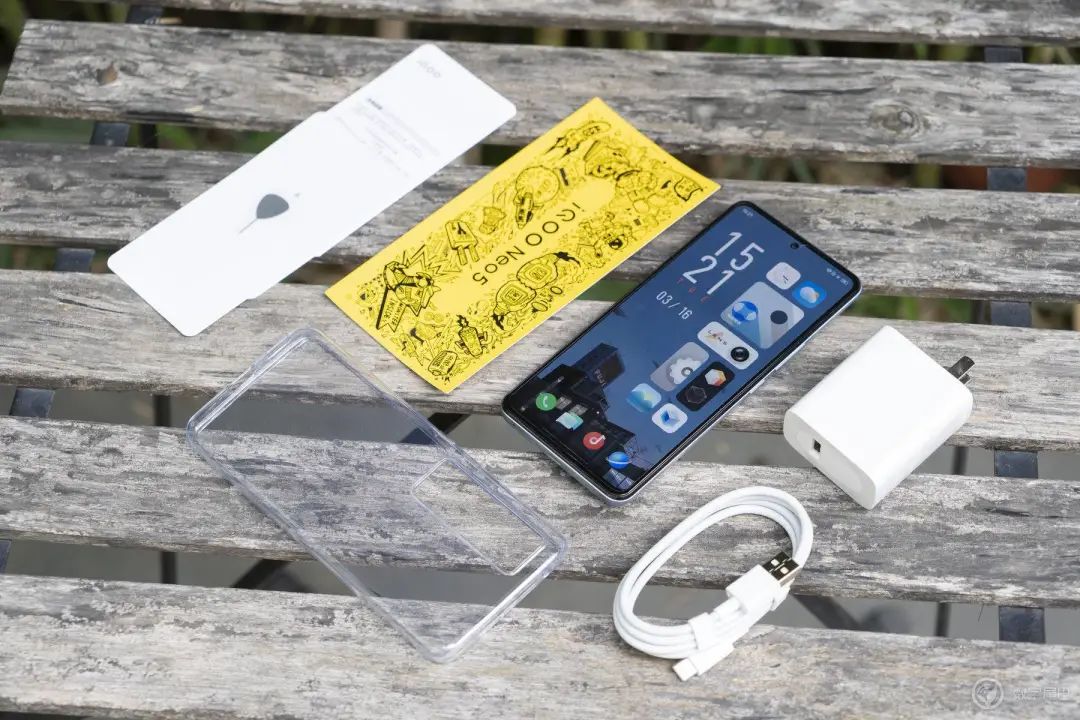 Vogue + naval vessel experiences Shuang Xinqi of electric contest IQOO Neo5