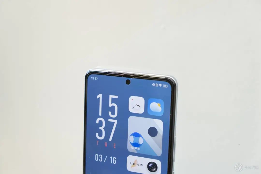 Vogue + naval vessel experiences Shuang Xinqi of electric contest IQOO Neo5