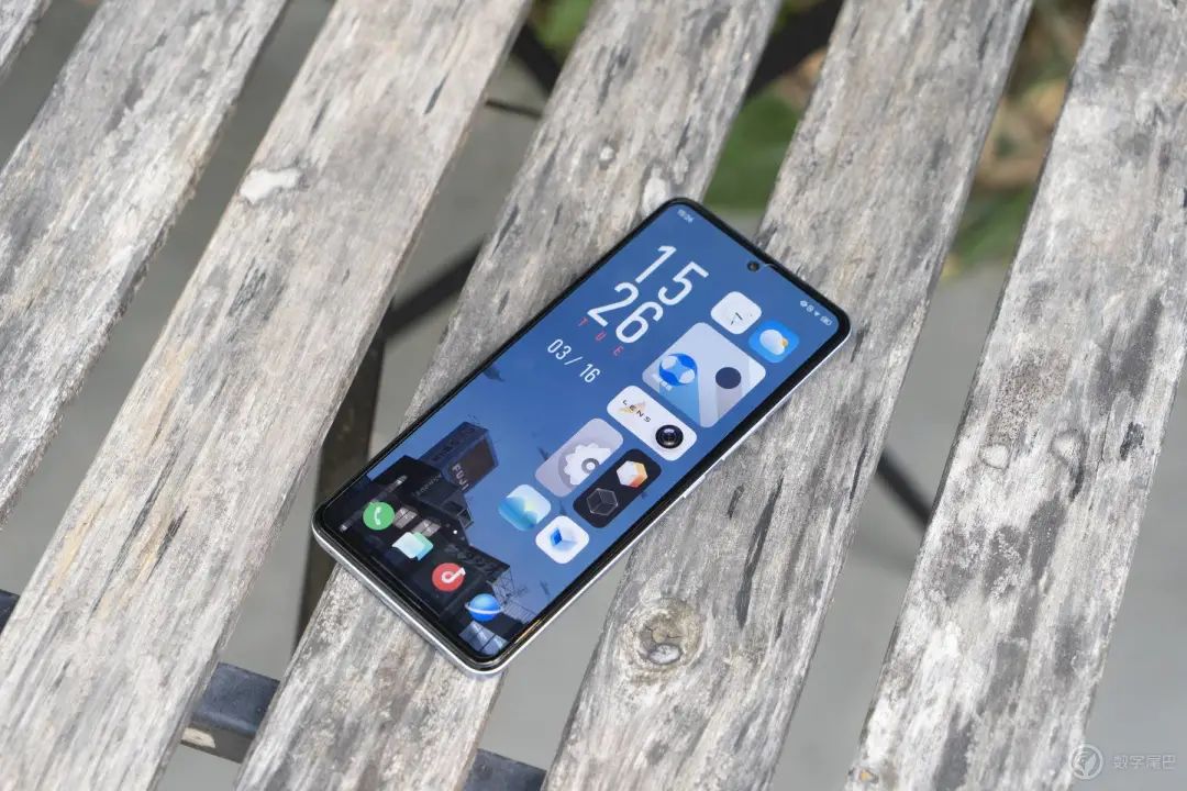 Vogue + naval vessel experiences Shuang Xinqi of electric contest IQOO Neo5