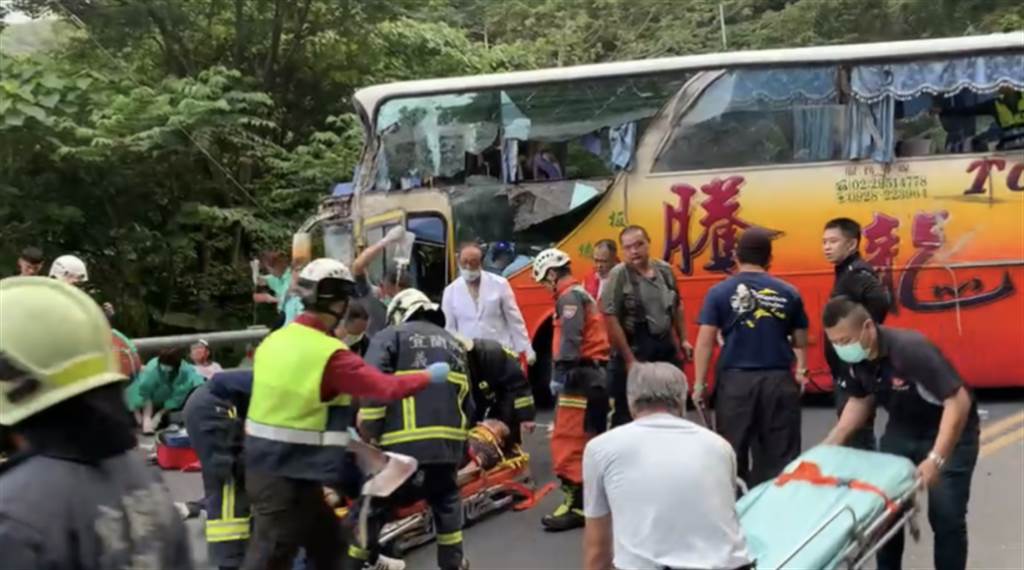 台灣蘇花公路釀車禍慘劇侯友宜探視傷者
