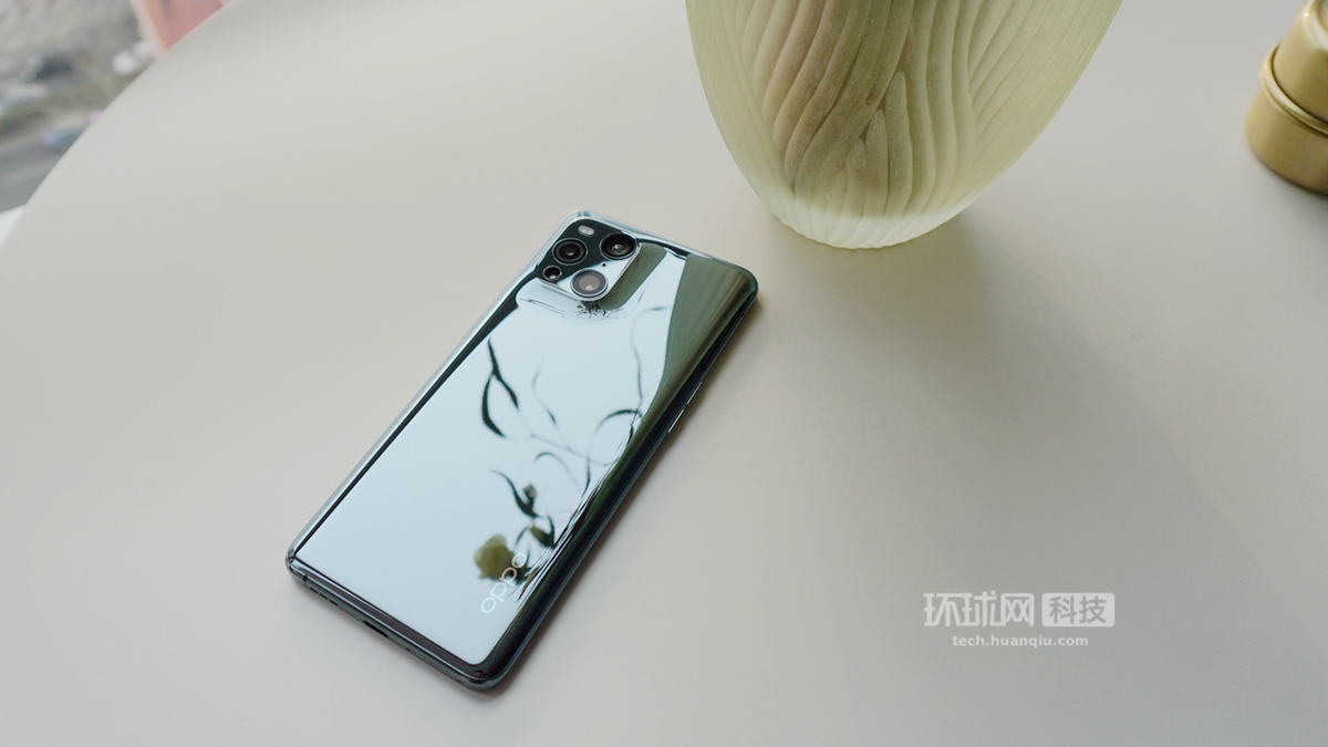 OPPO Find X3 opens box: Of lens black match colors " impossible curved surface "