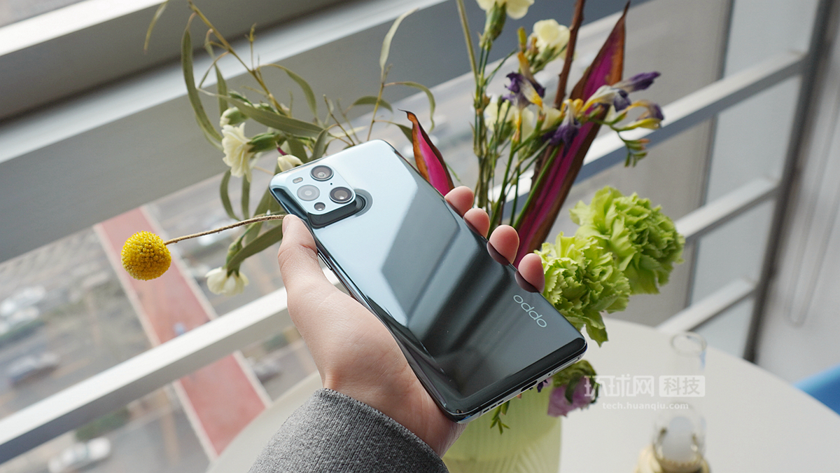 OPPO Find X3 opens box: Of lens black match colors " impossible curved surface "