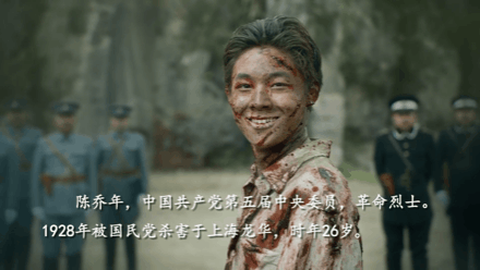 瞬间破防！延乔路路牌下摆满鲜花